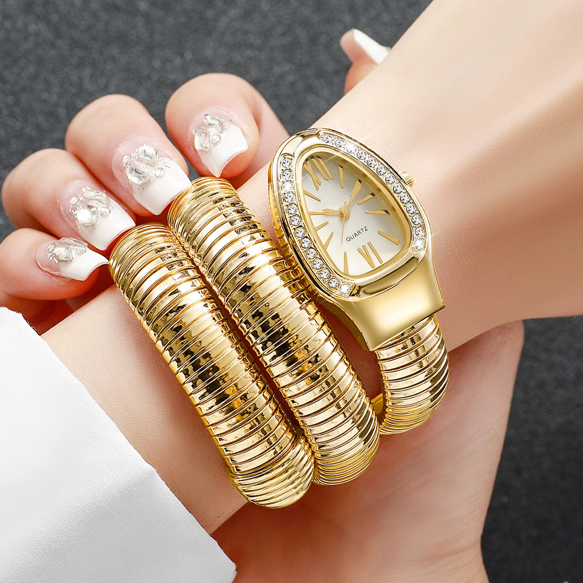 1pcs Women's Snake Watch Creative Fashion Trend Winding Snake Quartz Bracelet Watch Men Women Unisex Watch ( Box Not Included)
